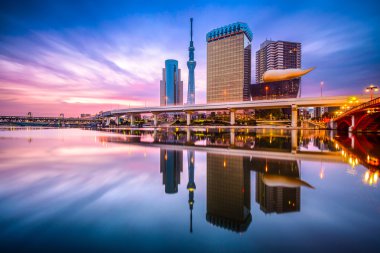 Tokyo siluetinin Sumida Nehri