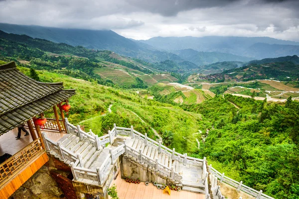 Terrasses de riz à flanc de colline chinoise — Photo