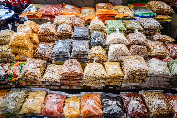 Frutos secos e nozes para venda — Fotografia de Stock