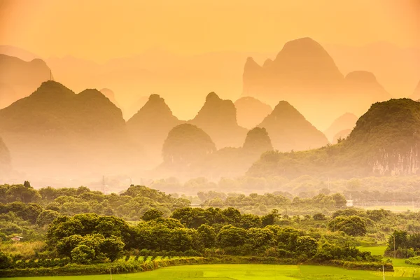 Montanhas cársticas da China — Fotografia de Stock