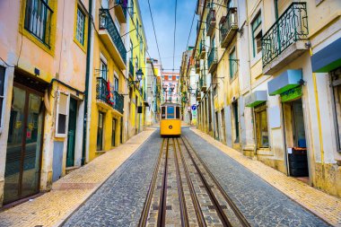 Lizbon tramvay ve sokak