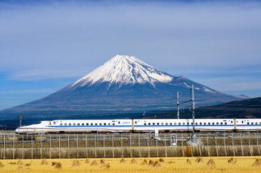 Fuji Dağı ve Shinkansen hızlı tren