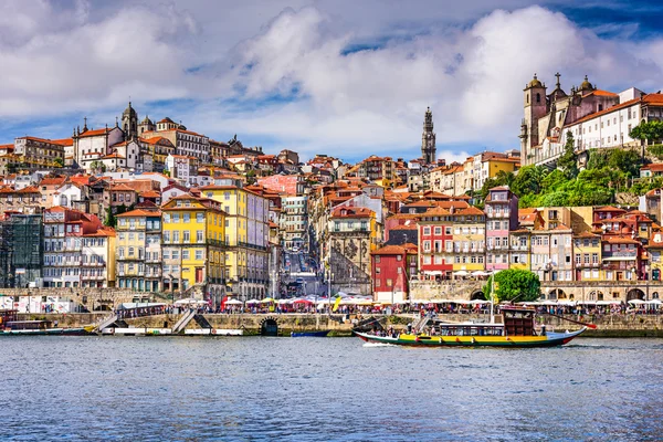 Linha do horizonte do porto — Fotografia de Stock