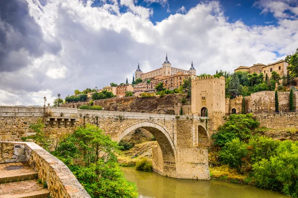 Toledo Spanien vid floden — Stockfoto