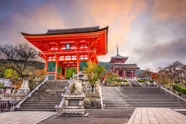 Kiyomizu chrámu v Kjótu — Stock fotografie