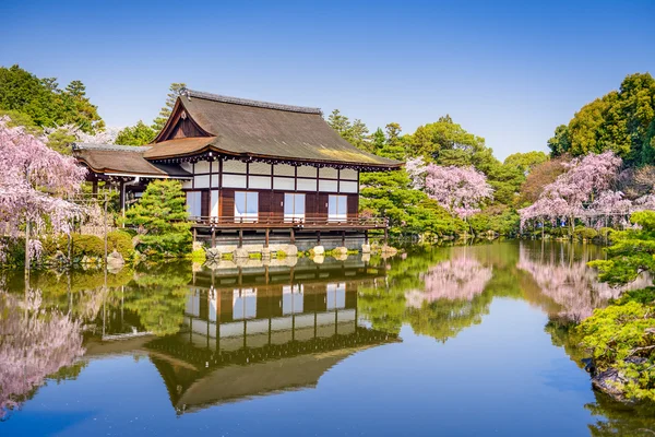 Primavera en el santuario de Heian — Foto de Stock