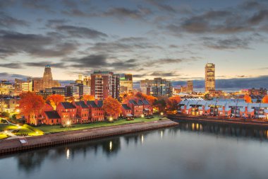 Buffalo, New York, ABD şehir merkezi marinadan ufuk çizgisi.