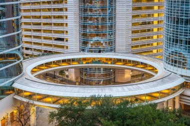 Houston, Teksas, ABD şehir merkezi finans bölgesinde alacakaranlıkta.