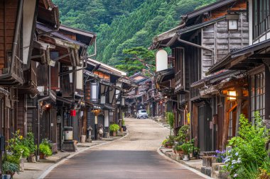 Narai-juku, Nagano, Japonya 'nın tarihi posta kasabası Nakasendo tarihi rotası, gün batımında..