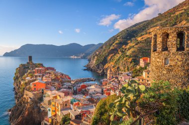 Vernazza, La Spezia, Liguria, İtalya Cinque Terre bölgesinde öğleden sonra.
