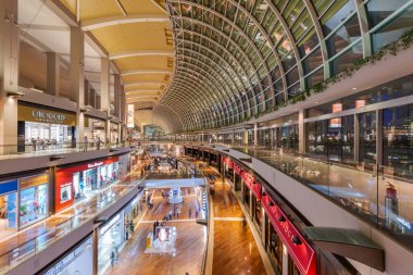 ŞARKI - 5 Eylül 2015: Marina Körfezi Sands 'deki Dükkanlar.