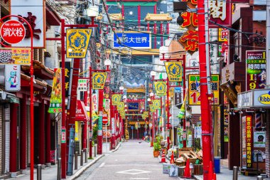 Yokohama, Japonya - 11 Ağustos 2015: Yokohama'nın Chinatown bölgesi. Japonya'nın en büyük Chinatown olduğunu.