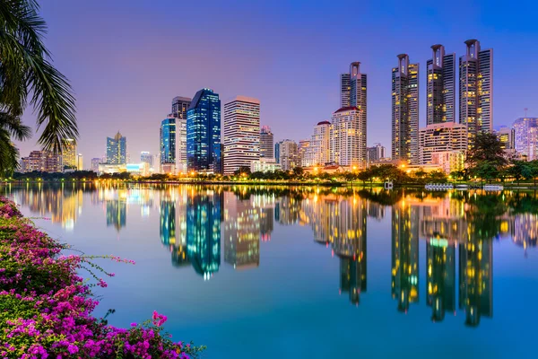 Bangkok at Benjakiti Park — Stock Photo, Image