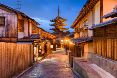 Kyoto sokakları ve Yasaka Pagoda