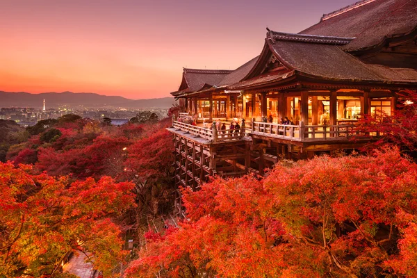 Kiyomizu chrámu v Kjótu, Japonsko — Stock fotografie