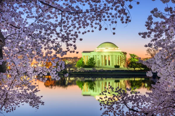 在春天的 Jefferson 纪念馆 — 图库照片