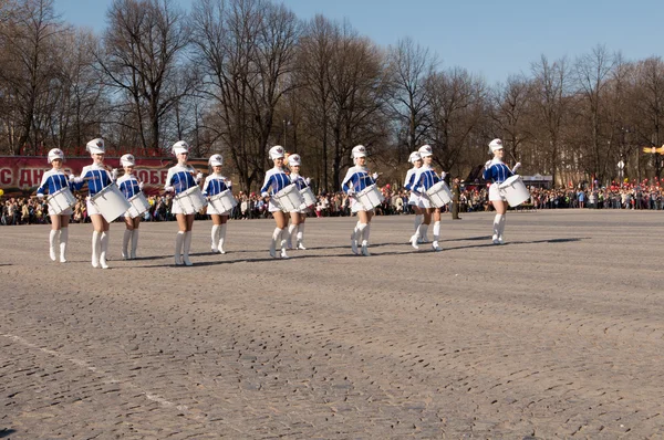 Prestaties van meisjes drummers on Parade — Stockfoto