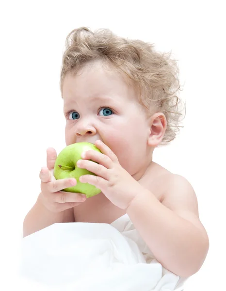 Kleines Lockenkopf-Kind mit Apfel — Stockfoto