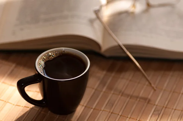 Cup of coffee and  book — Stock Photo, Image