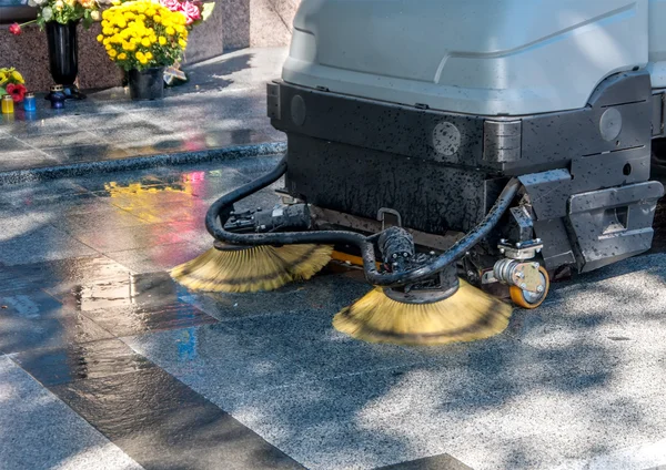 kaldırımlarda temizlik işlemi