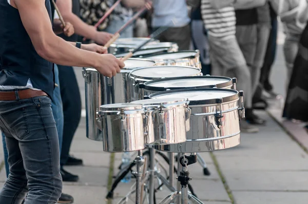 Baixo bateristas na rua — Fotografia de Stock