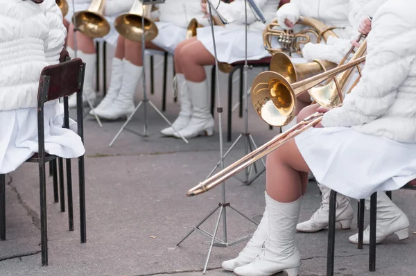 Kvinnliga gatan orkester — Stockfoto