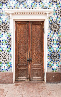 oymalı ahşap kapı