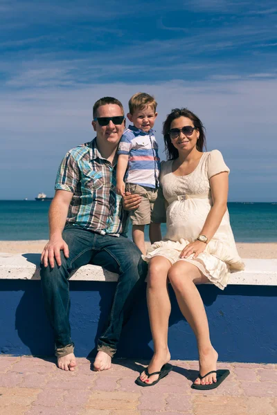 Happy family enjoying sunny day on the coast in Spain — Stock Photo, Image