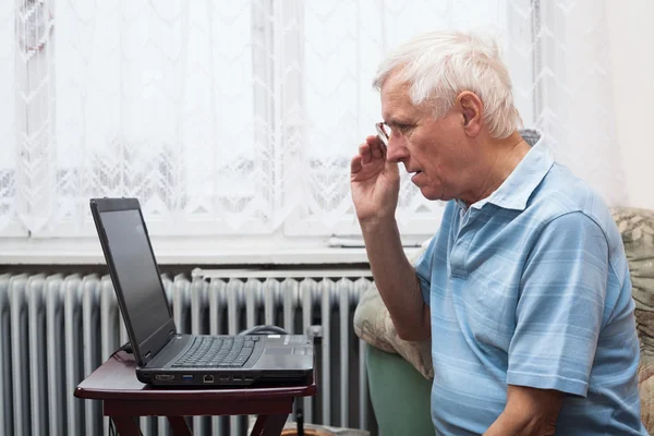 Senior computer learning — Stock Photo, Image