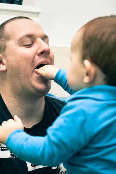 Baby boy playing with daddy — Stock Photo, Image