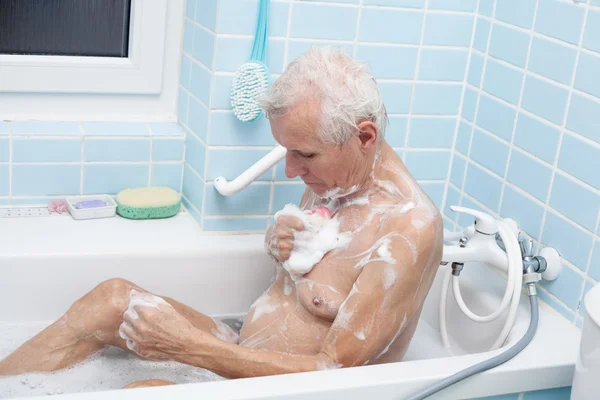 Senior man bathing — Stock Photo, Image