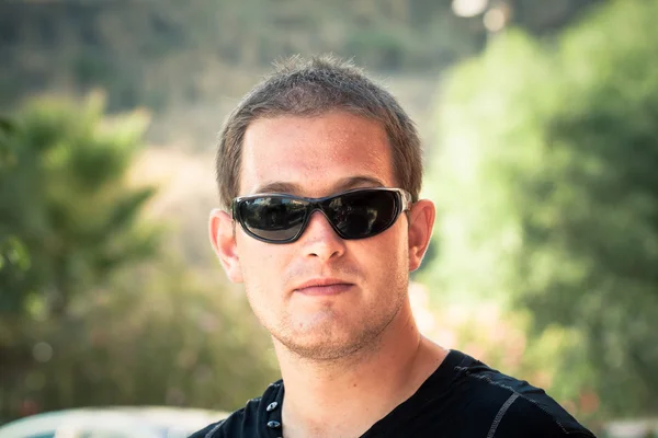 Young man with sunglasses — Stock Photo, Image