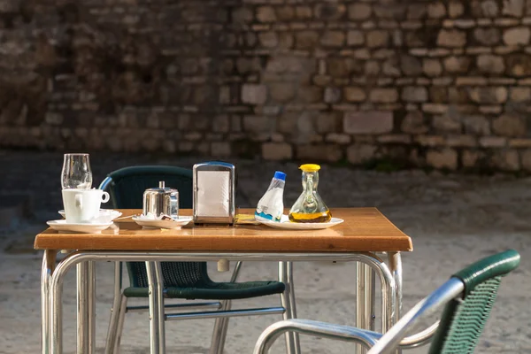 Mesa de restaurante al aire libre — Foto de Stock