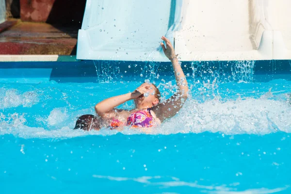 Les gens au parc aquatique — Photo