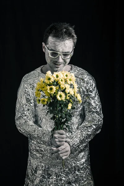 Satisfied spaceman with flowers — Stock Photo, Image