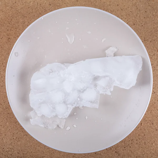 Ice on plate — Stock Photo, Image