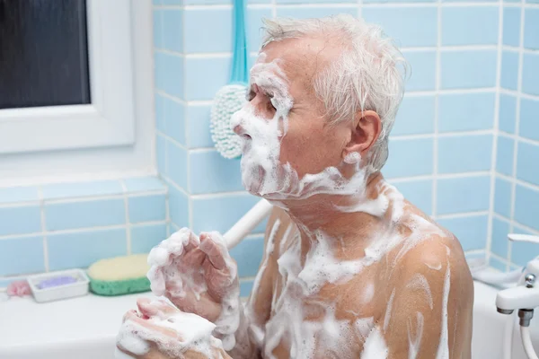 Senior man bathing — Stock Photo, Image