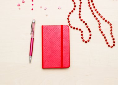 Defter ile ahşap çiçek 