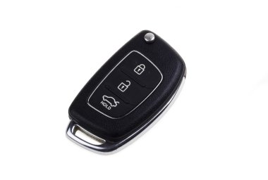 Elektronik araba anahtarı beyaz arkaplanda izole edildi