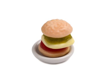 sakızlı hamburger şeker jelatin beyaz arka plan üzerinde