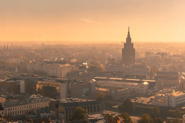 Vista aérea retroiluminada del casco antiguo, Riga, Letonia — Foto de Stock