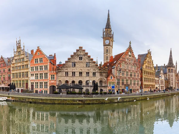 Panorama van Quay Graslei in Ghent stad, België — Stockfoto