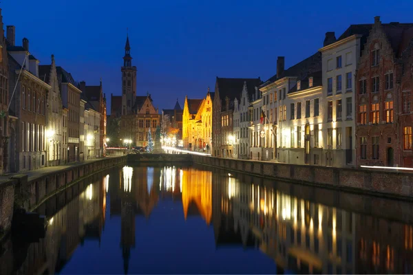 Jan Van Eyck Square and Canal Spiegel in Bruges — Stock Photo, Image