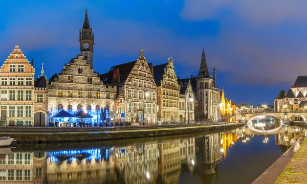 Quay Graslei en la ciudad de Gante por la noche, Bélgica — Foto de Stock