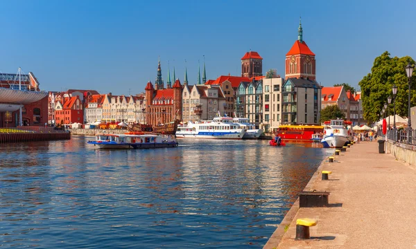 Gamla stan och floden Motlawa i Gdansk, Polen — Stockfoto