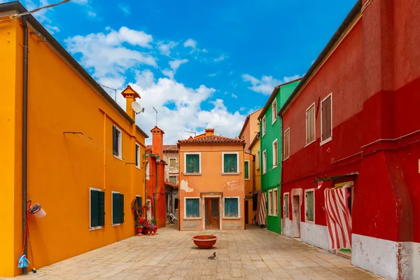 Casas coloridas no Burano, Veneza, Itália — Fotografia de Stock