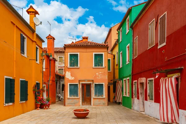 Renkli evler burano, Venedik, İtalya — Stok fotoğraf