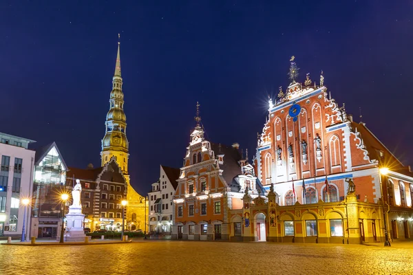 Radniční náměstí ve starém městě Riga, Lotyšsko — Stock fotografie