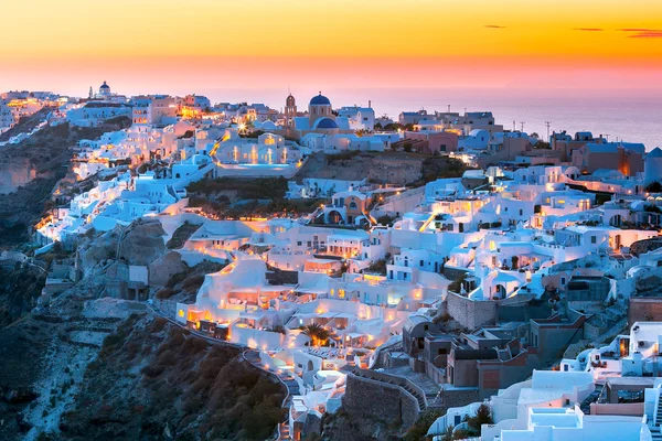 Oia i solnedgången, Santorini, Grekland — Stockfoto