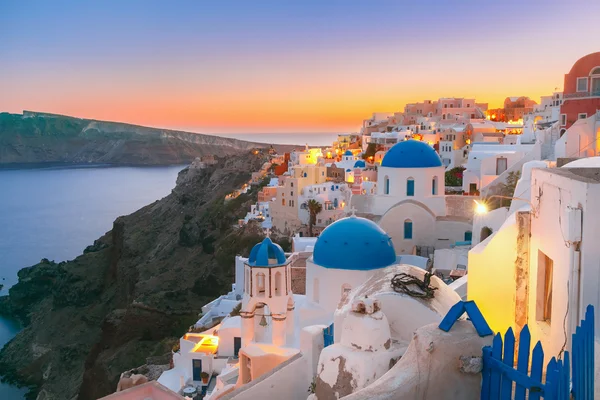 Oia i solnedgången, Santorini, Grekland — Stockfoto